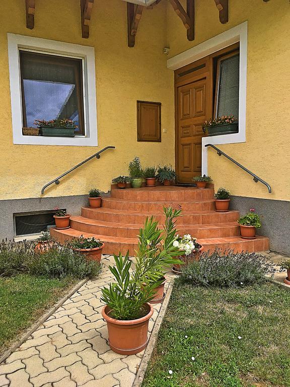 Petra Apartmanhaz Badacsonytomaj Luaran gambar